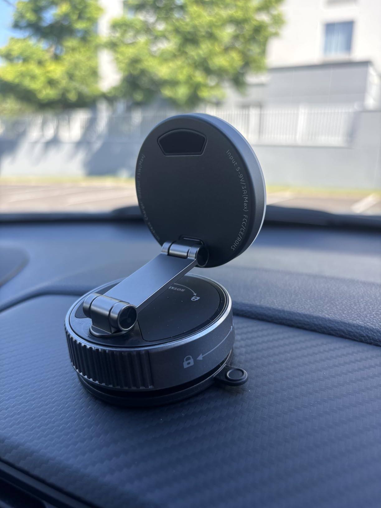 MagCharge K5 Pro™ | Soporte Magnético para Auto con Carga Inalámbrica 15W, Ventosa Nano Gel Ultra Fuerte, 25 Imanes N56 y Rotación 780°